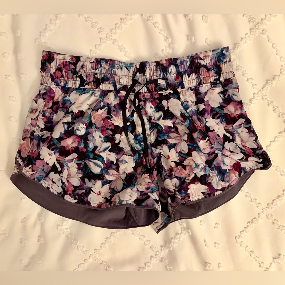 Lululemon Hotty Hot Short II